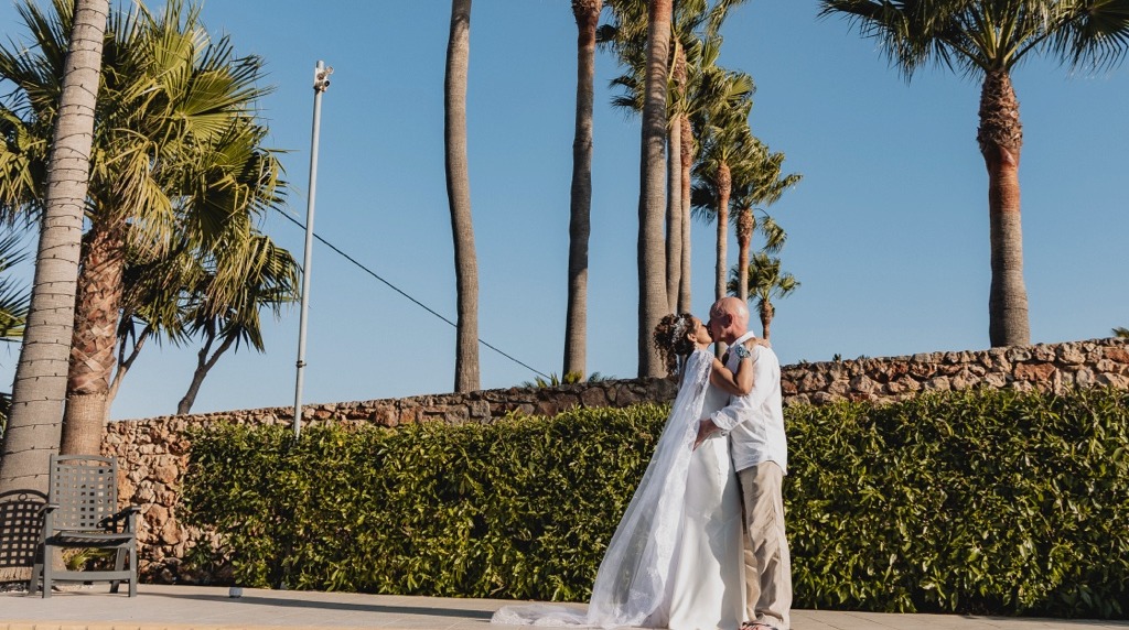 Casal num espaço de eventos no Algarve